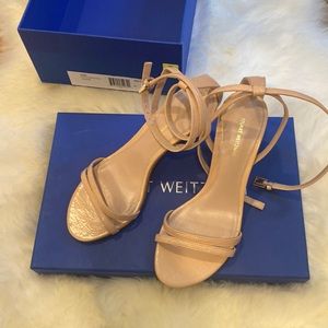 Nude/pink leather low heels: Stuart Weitzman.